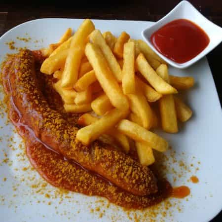 CURRYWURST POMMES